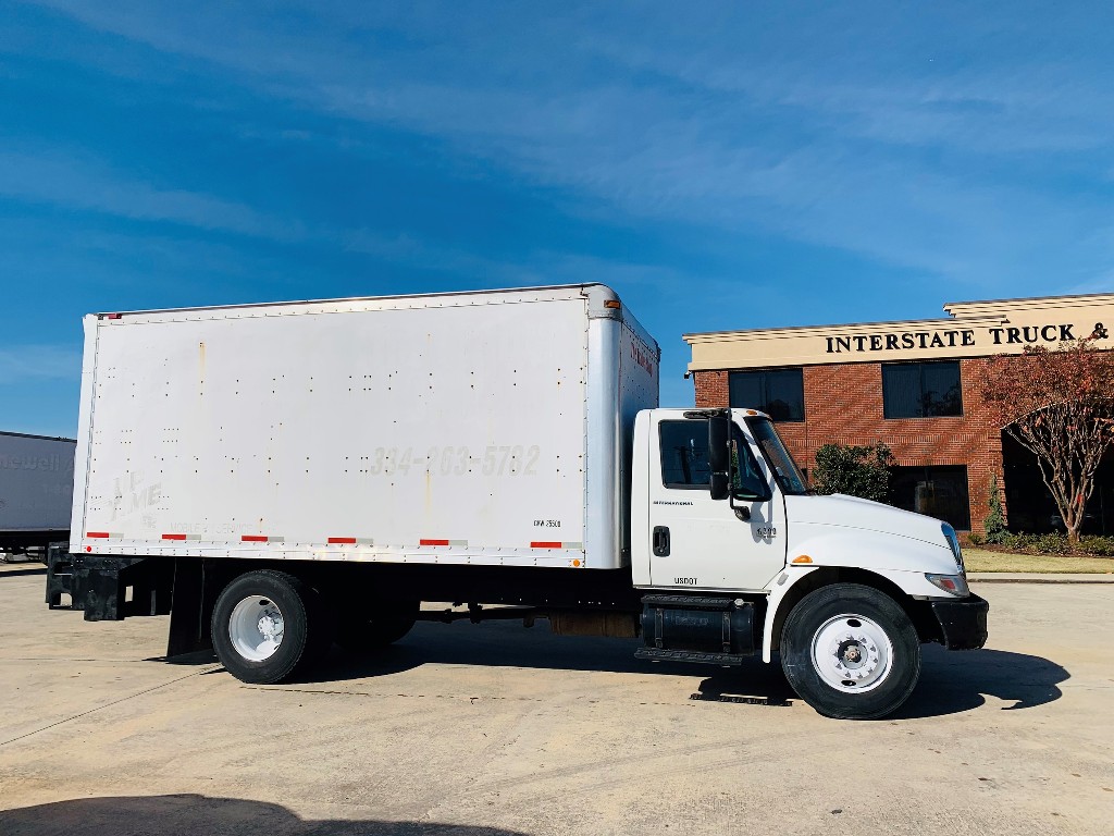 2005 INTERNATIONAL 4300 Box Van Truck
