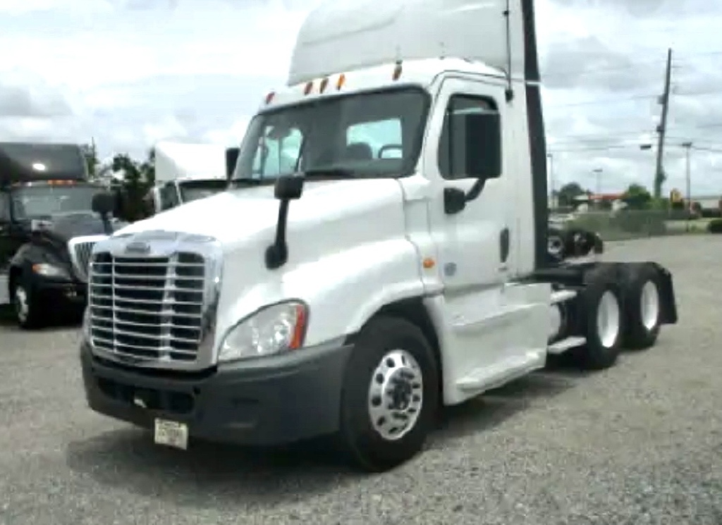 2015 FREIGHTLINER CASCADIA 125 Tandem Axle Daycab