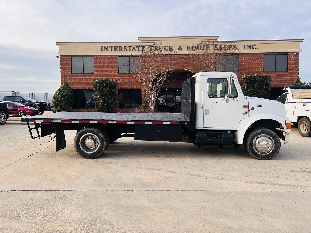1996 INTERNATIONAL 4700 LP Flatbed Truck
