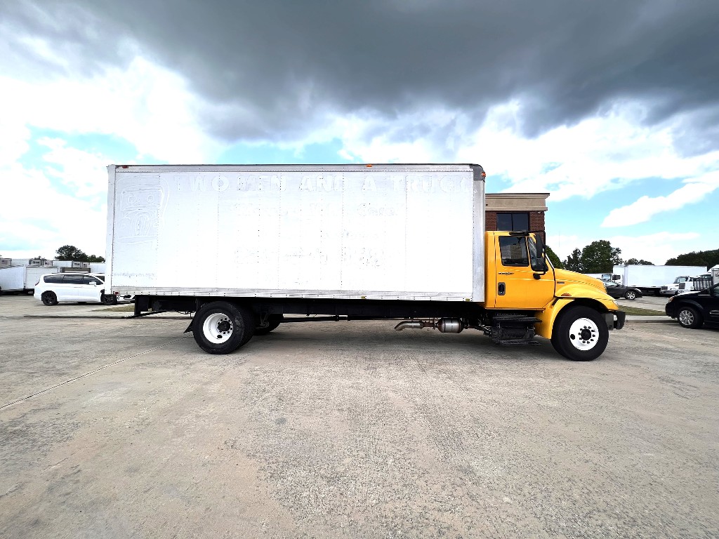 2013 INTERNATIONAL 4300 Box Van Truck