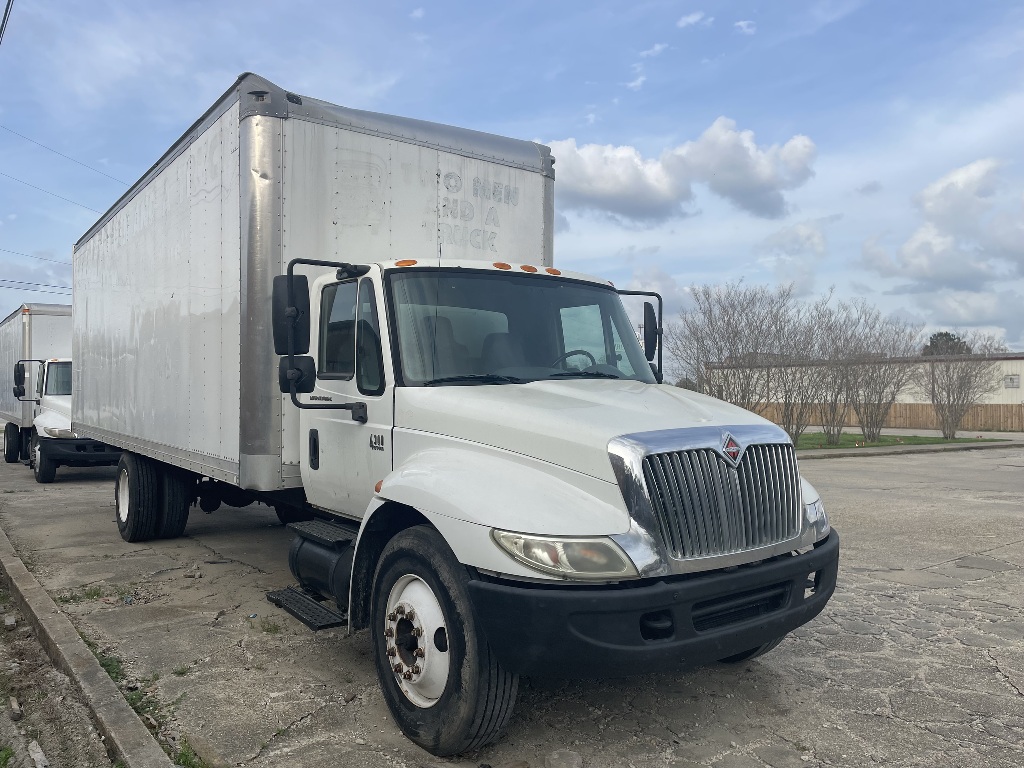 2005 INTERNATIONAL 4300 Box Van Truck