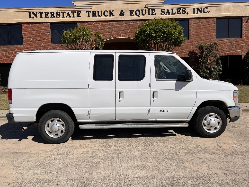 2013 FORD E-250 Box Van Truck