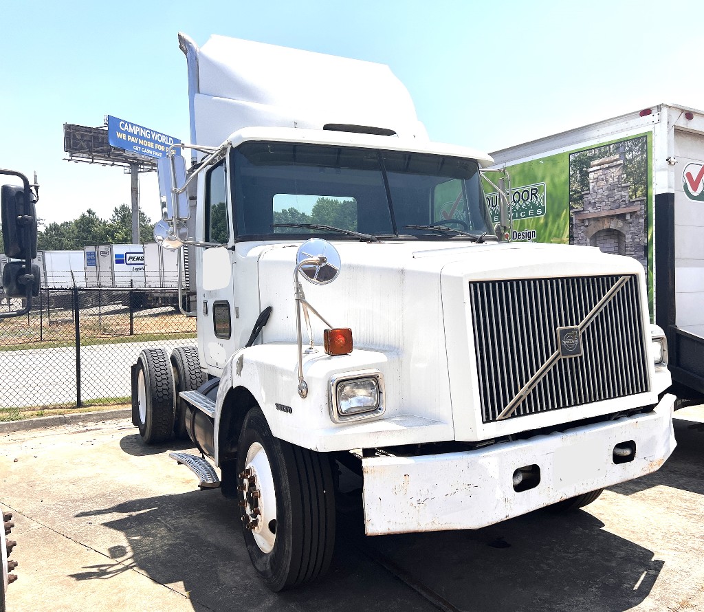 1997 VOLVO VNL 670 Single Axle Daycab