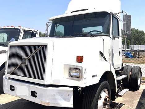 USED 1997 VOLVO VNL 670 SINGLE AXLE DAYCAB TRUCK #2225-3