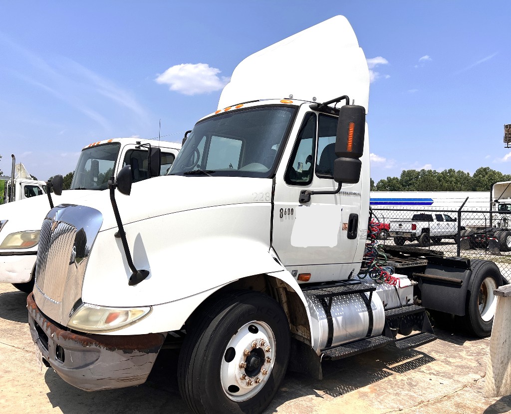 USED 2007 INTERNATIONAL 8600 SINGLE AXLE DAYCAB TRUCK #2226