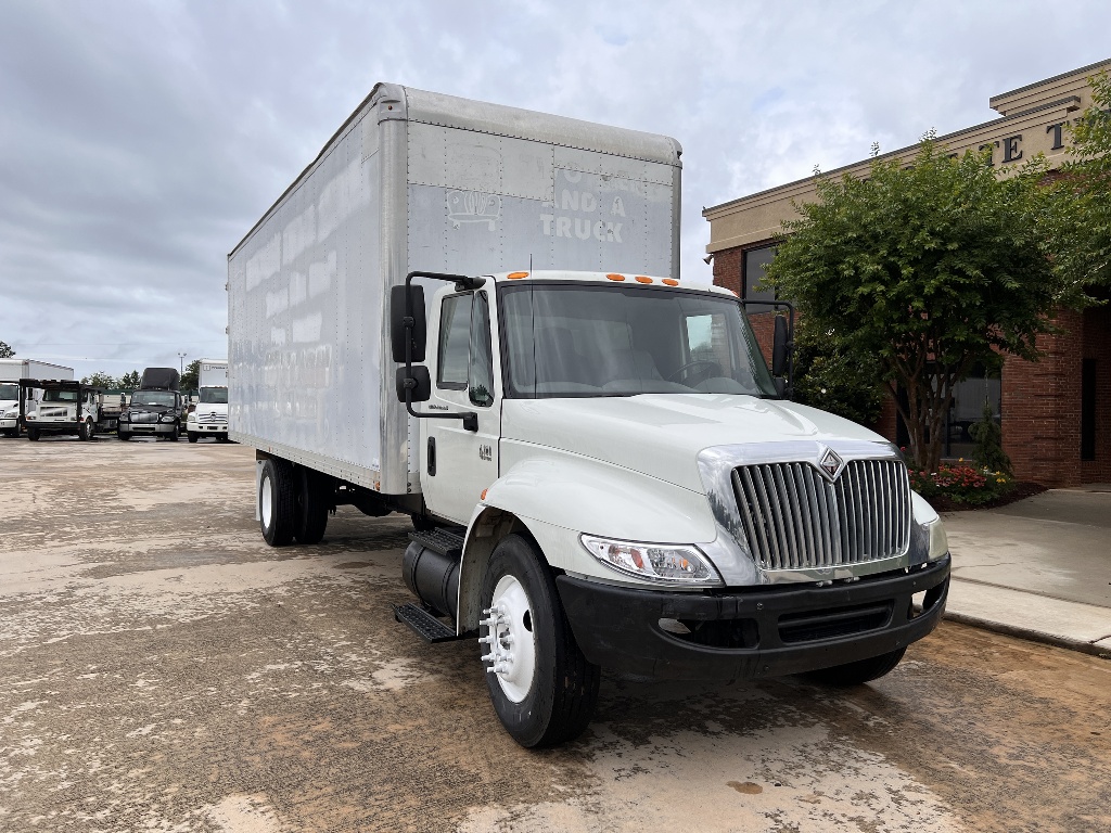 2006 INTERNATIONAL 4300 Box Van Truck