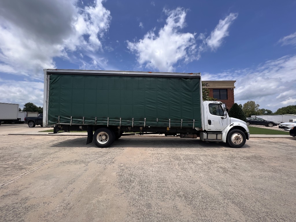 2005 FREIGHTLINER M2 Curtain Side Truck