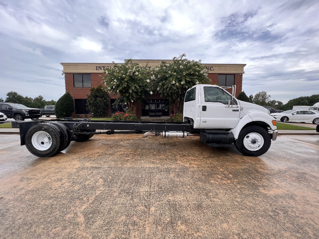 2009 FORD F-750 Cab Chassis Truck