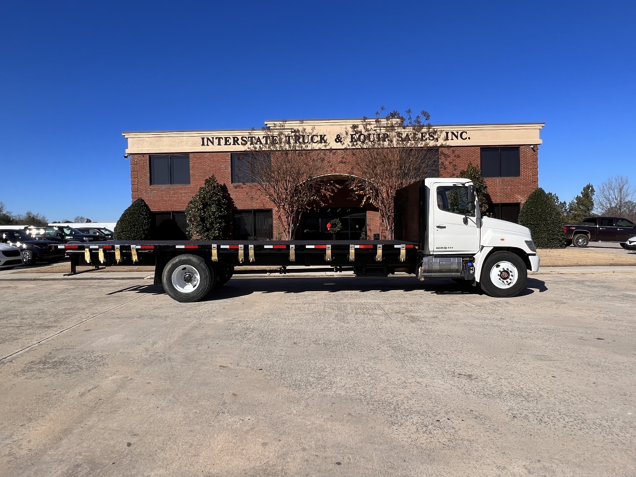 2015 HINO 268 Flatbed Truck