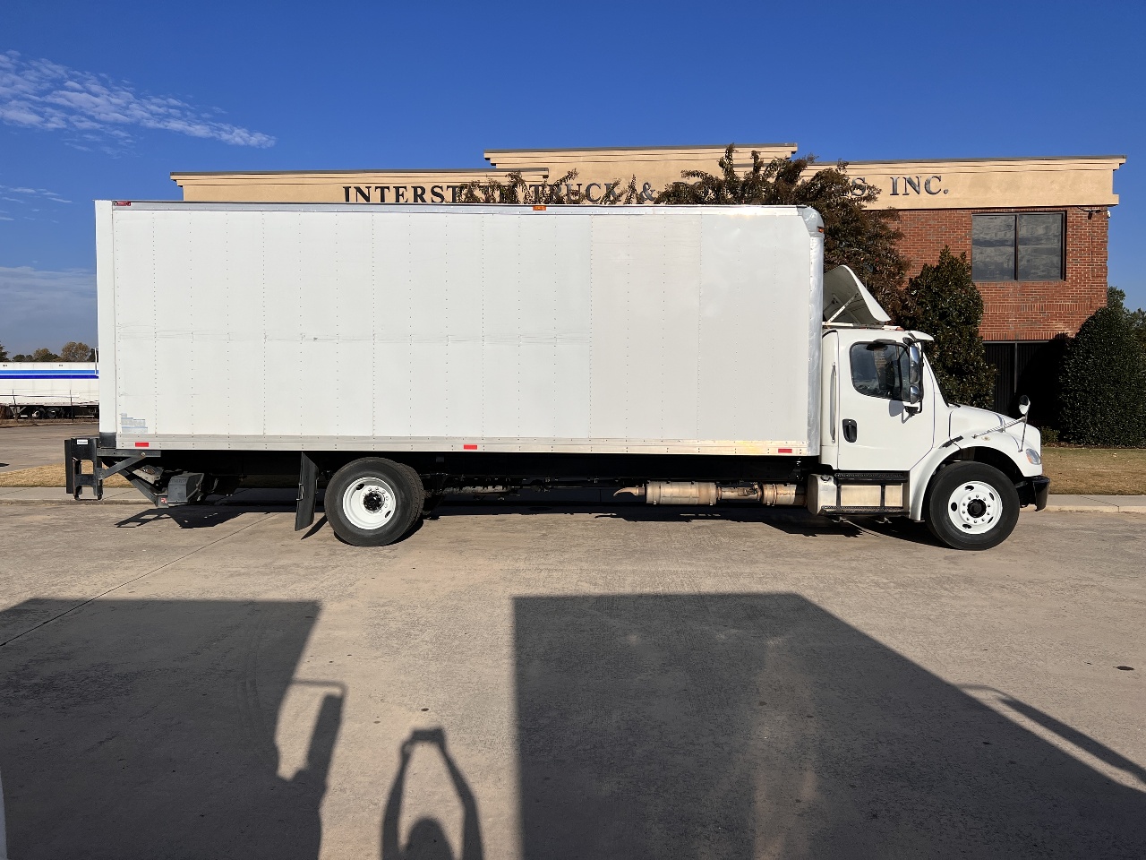 2016 FREIGHTLINER M2 Box Van Truck