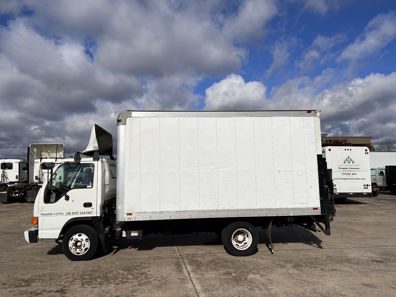 1999 ISUZU NPR Box Van Truck