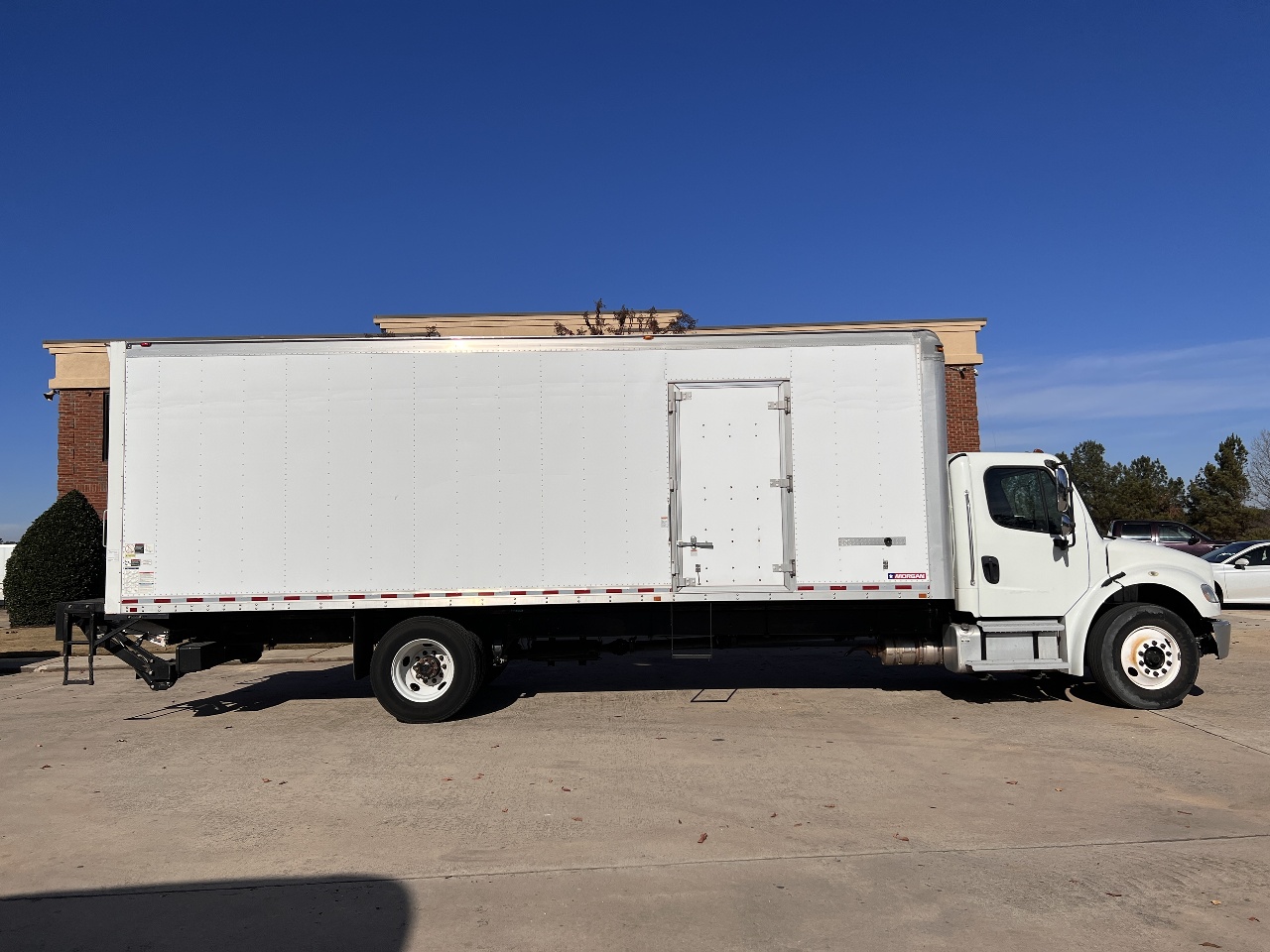 2018 FREIGHTLINER M2 Box Van Truck