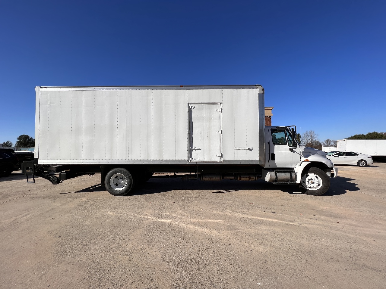 2016 INTERNATIONAL 4300 Box Van Truck