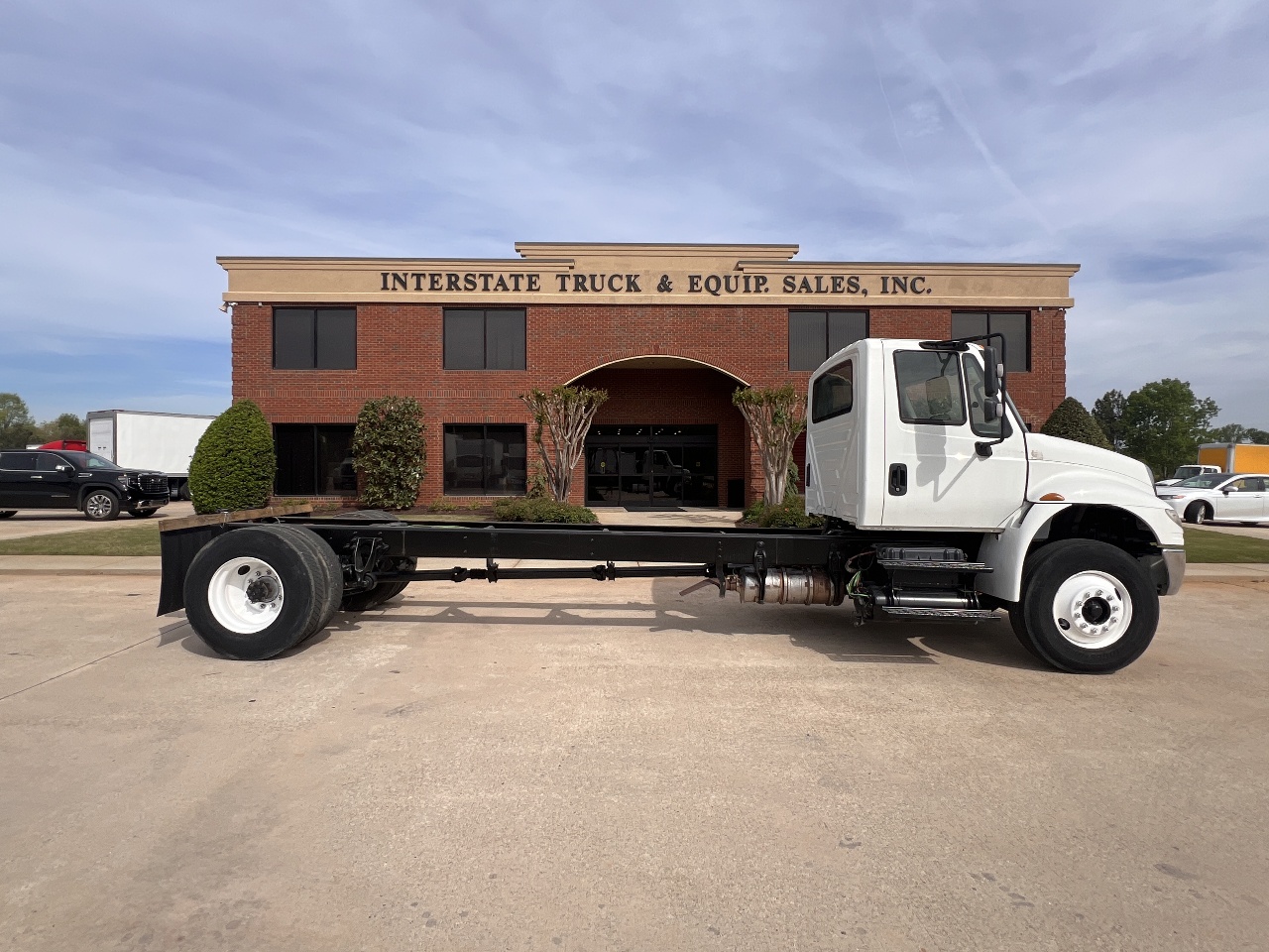 2018 INTERNATIONAL 4300 Cab Chassis Truck #1 2018 INTERNATIONAL 4300 Cab Chassis Truck #1