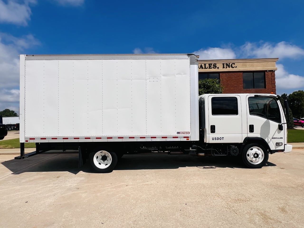 2022 ISUZU NPR HD Box Van Truck #1 2022 ISUZU NPR HD Box Van Truck #1