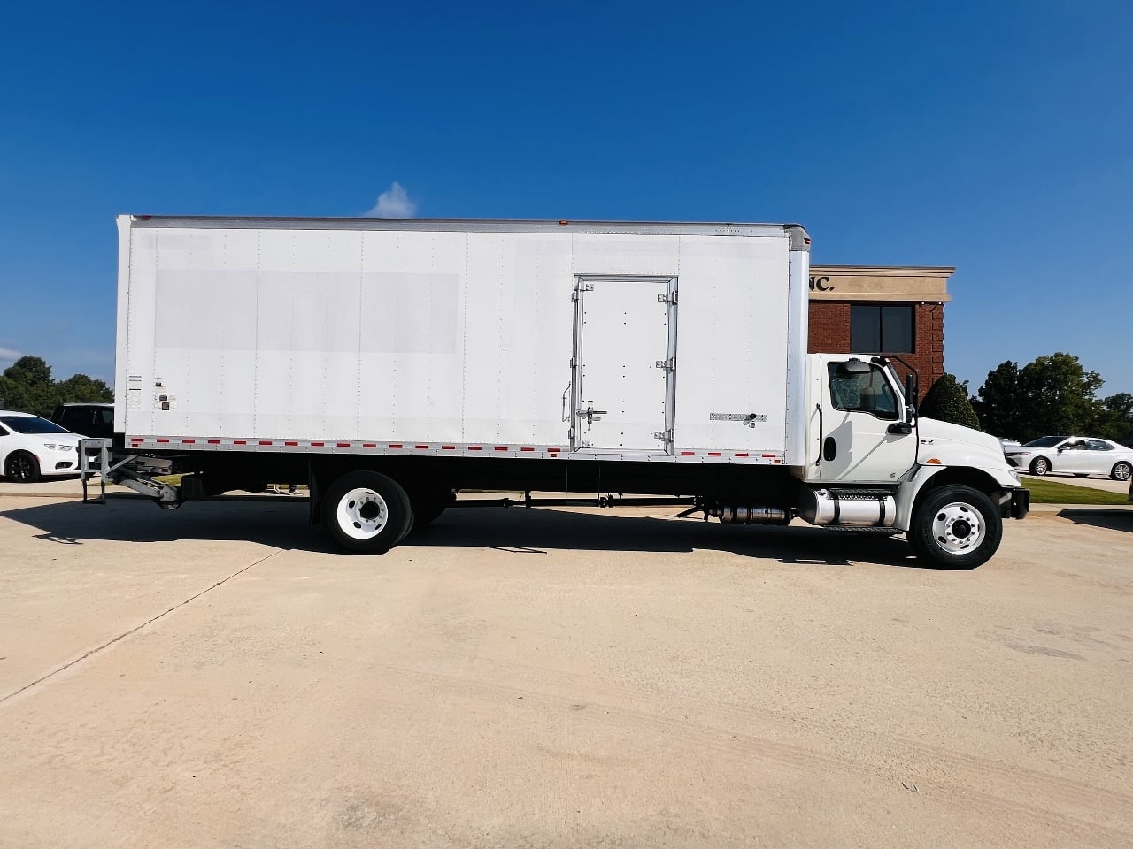 2020 INTERNATIONAL MV Box Van Truck #1 2020 INTERNATIONAL MV Box Van Truck #1