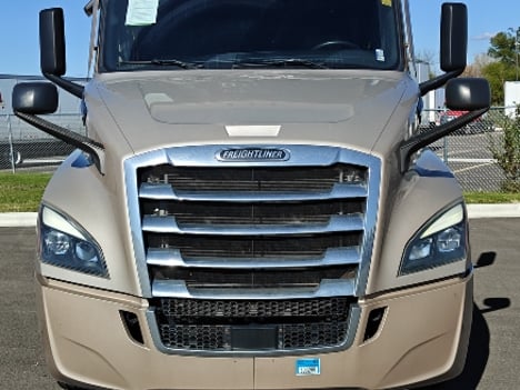 2021 FREIGHTLINER Cascadia Sleeper #13387 2021 FREIGHTLINER Cascadia Sleeper #13387