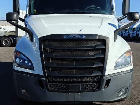 2021 FREIGHTLINER Cascadia 126 Sleeper #13395 2021 FREIGHTLINER Cascadia 126 Sleeper #13395