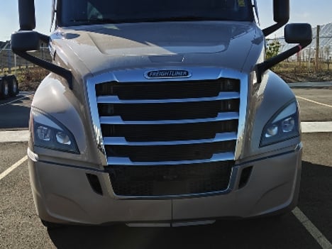 2022 FREIGHTLINER Cascadia Sleeper #13427 2022 FREIGHTLINER Cascadia Sleeper #13427