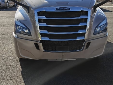 2022 FREIGHTLINER Cascadia Sleeper #13428 2022 FREIGHTLINER Cascadia Sleeper #13428