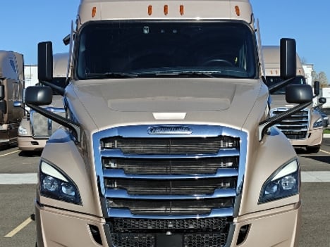 2022 FREIGHTLINER Cascadia 126 Sleeper #13438 2022 FREIGHTLINER Cascadia 126 Sleeper #13438