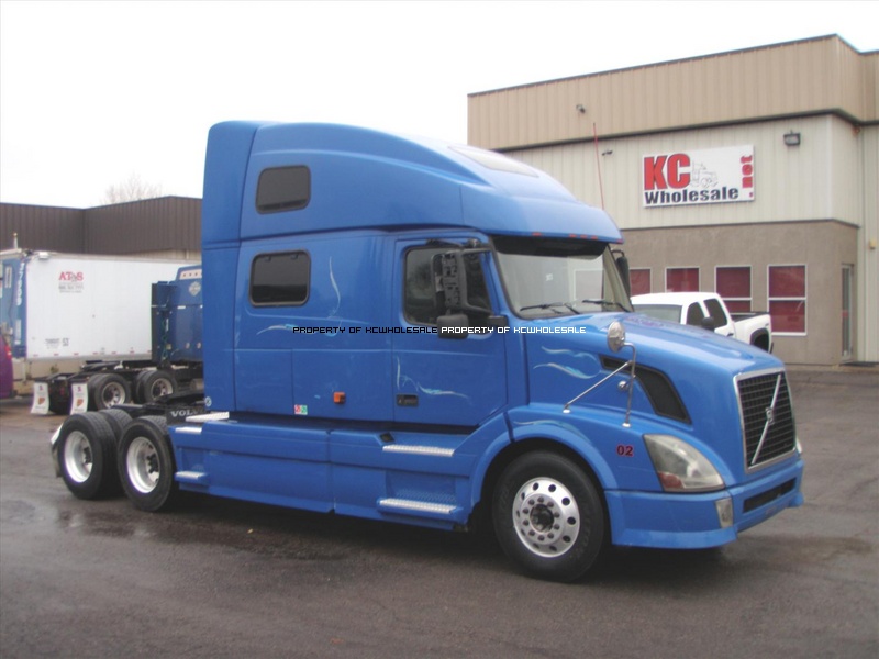 2006 Volvo Vnl 780 13 Speed Tandem Axle Sleeper For Sale