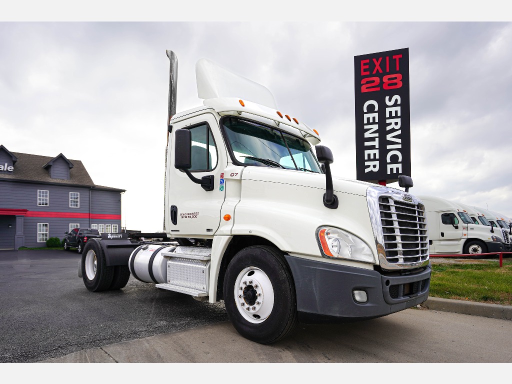 2012 FREIGHTLINER Cascadia Single Axle Daycab #1