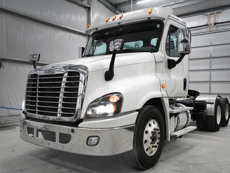 2018 FREIGHTLINER Cascadia Tandem Axle Daycab #4123