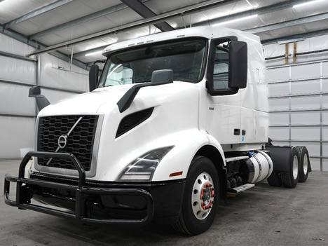 2020 VOLVO VNR64T640 Tandem Axle Sleeper #4127