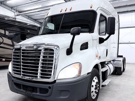 2019 FREIGHTLINER Cascadia Tandem Axle Sleeper #4129