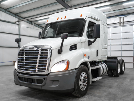 2018 FREIGHTLINER Cascadia Tandem Axle Sleeper #4131