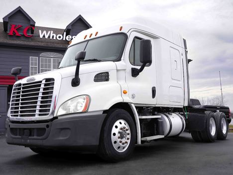 2019 FREIGHTLINER Cascadia Tandem Axle Sleeper #4136