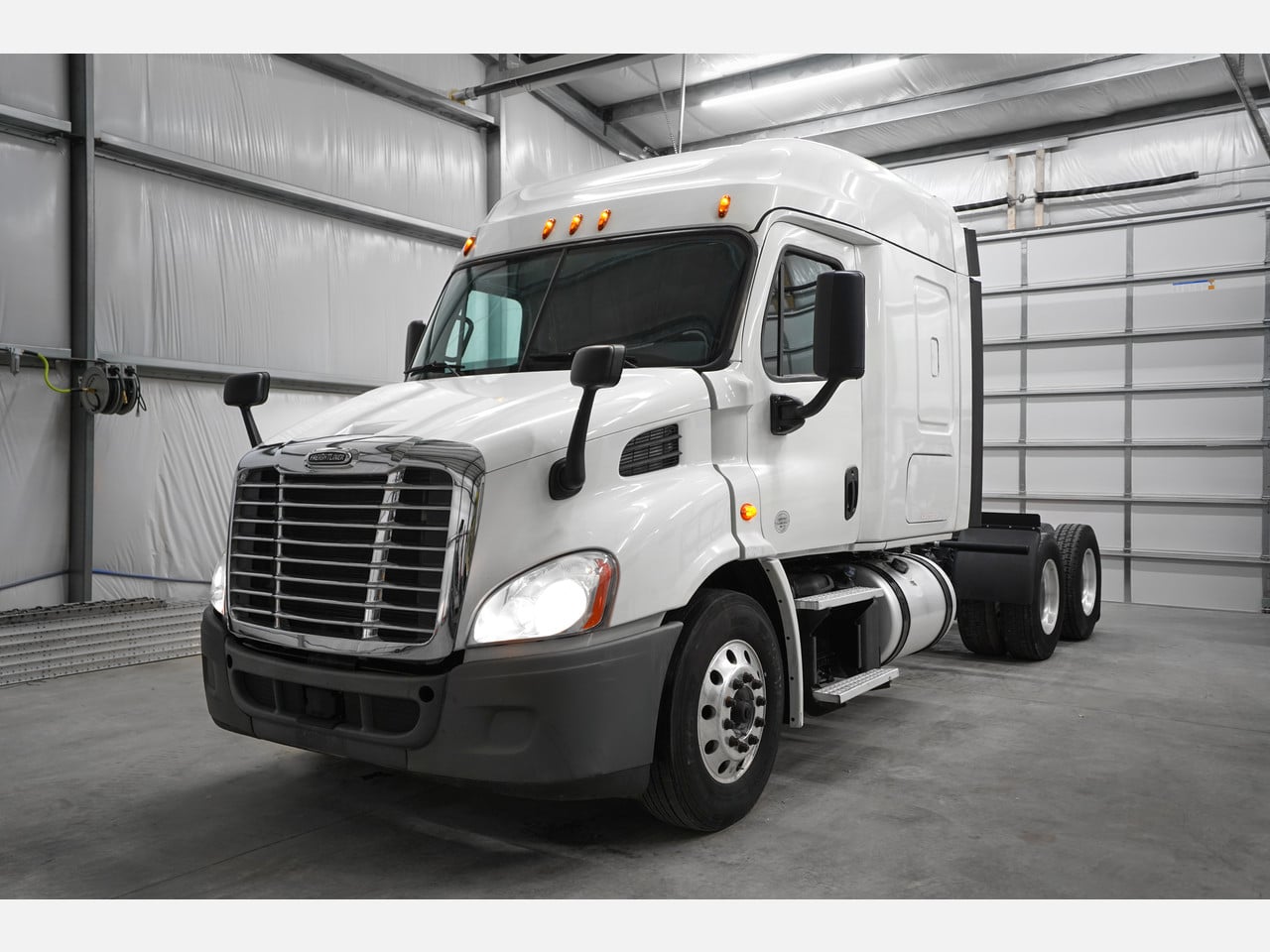2019 FREIGHTLINER cascadia Tandem Axle Sleeper #1 2019 FREIGHTLINER cascadia Tandem Axle Sleeper #1