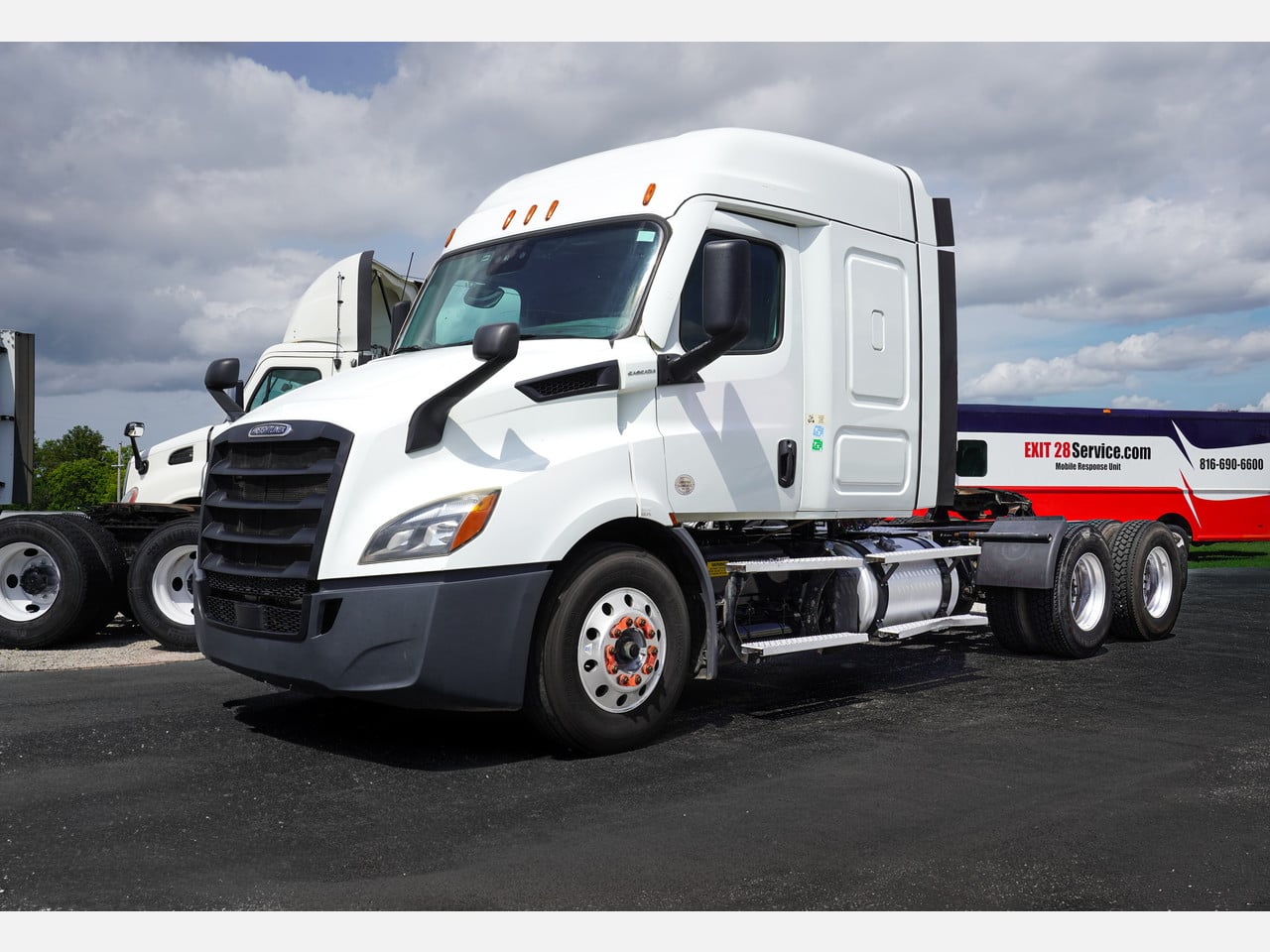 2020 FREIGHTLINER cascadia Tandem Axle Sleeper #1 2020 FREIGHTLINER cascadia Tandem Axle Sleeper #1