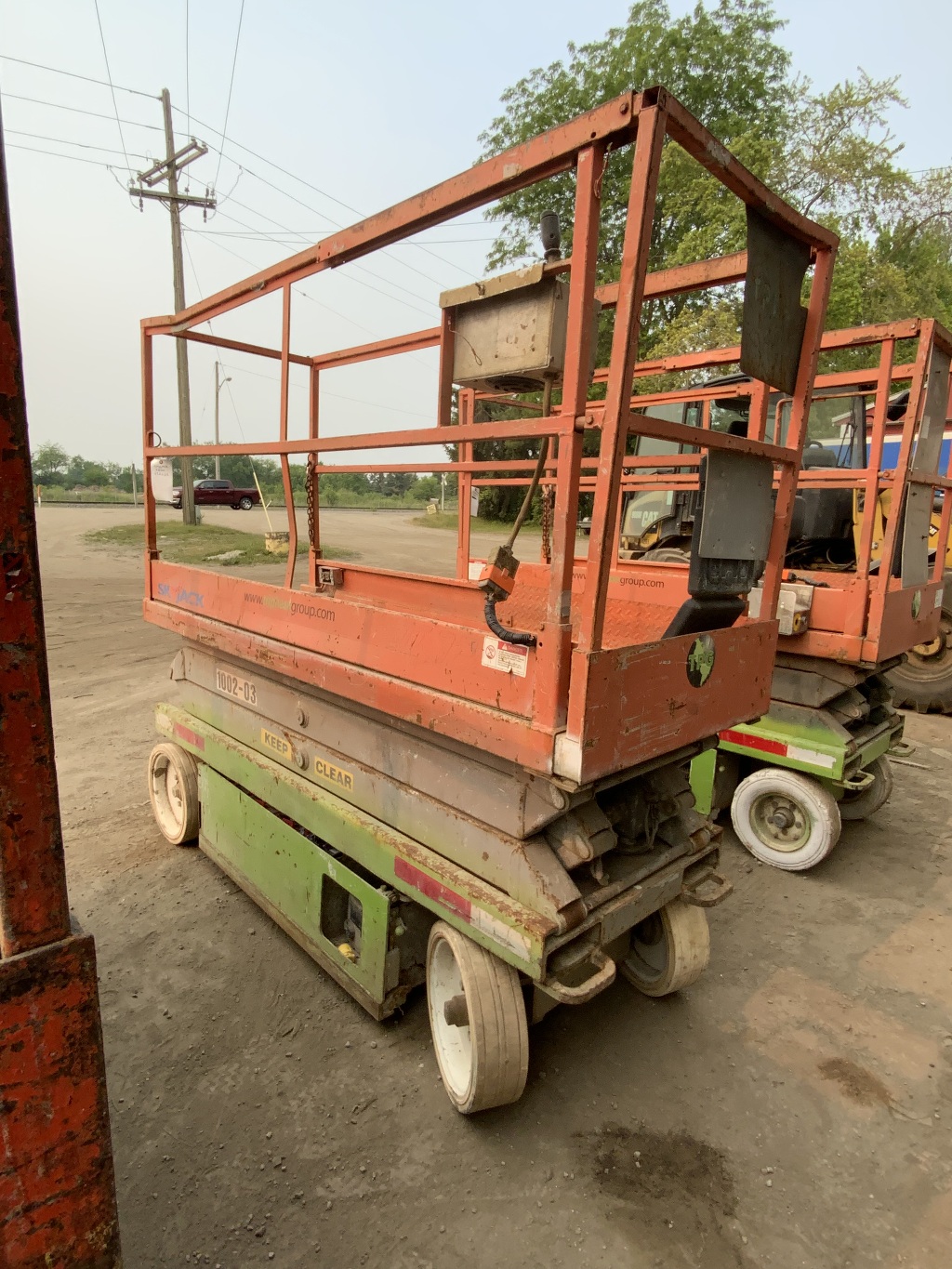 SKYJACK 3220 SCISSOR LIFT FOR SALE 2407