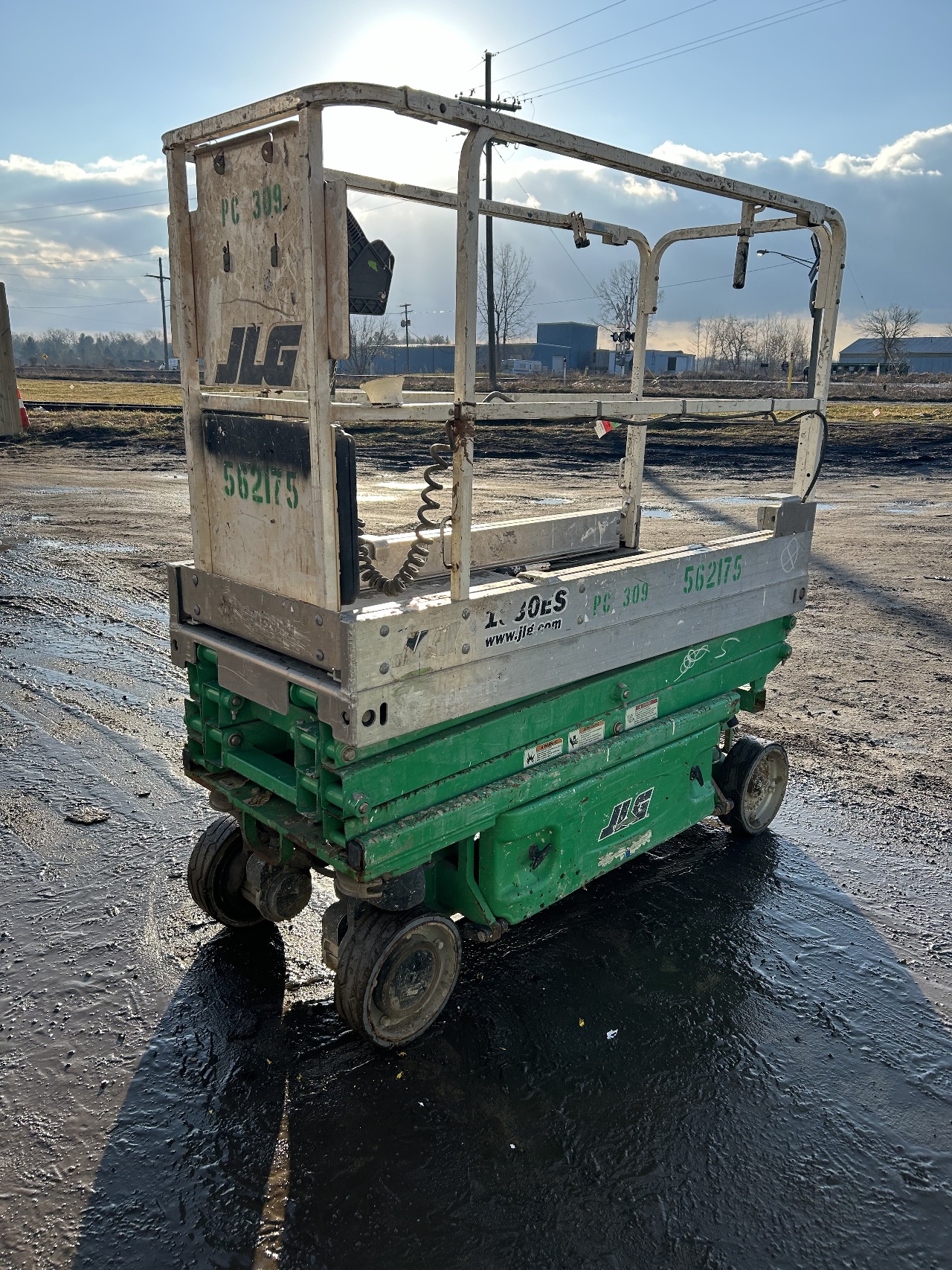 JLG ES Series Electric Scissor Lifts - Height For Hire