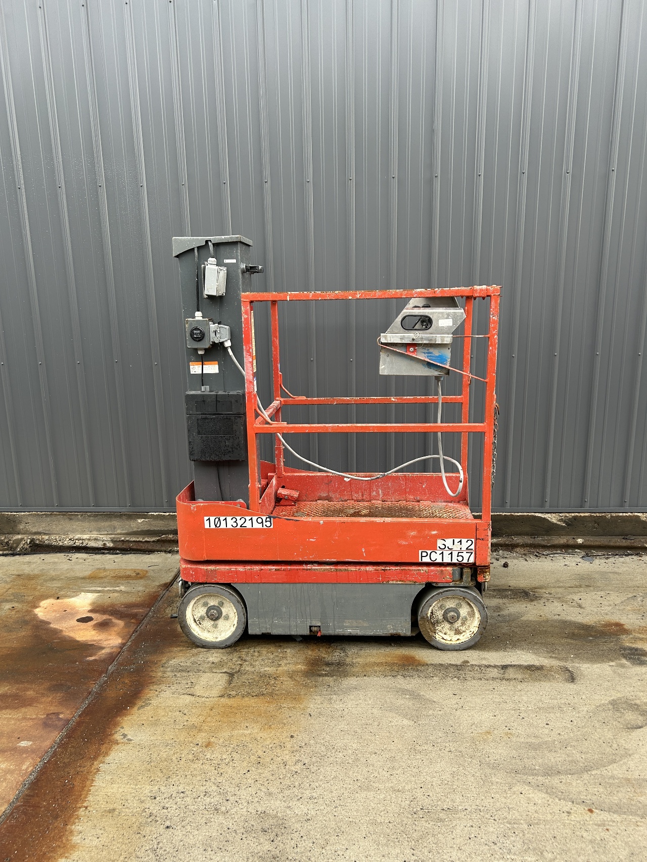 SKYJACK SJ12 SCISSOR LIFT FOR SALE 2903