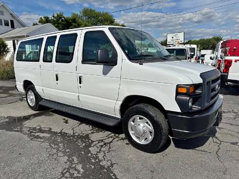 2013 Ford E-Series's photo