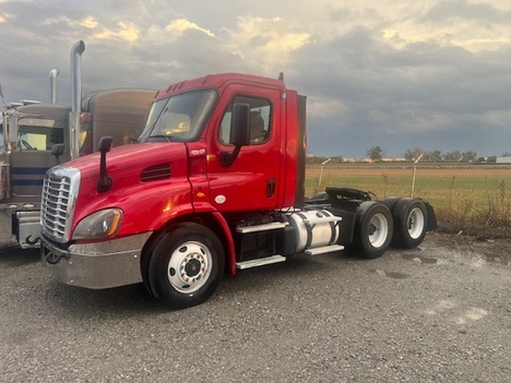 2013 FREIGHTLINER CA113 Tandem Axle Daycab #1002