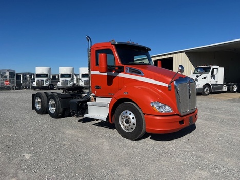2019 KENWORTH T680 Tandem Axle Daycab #1010