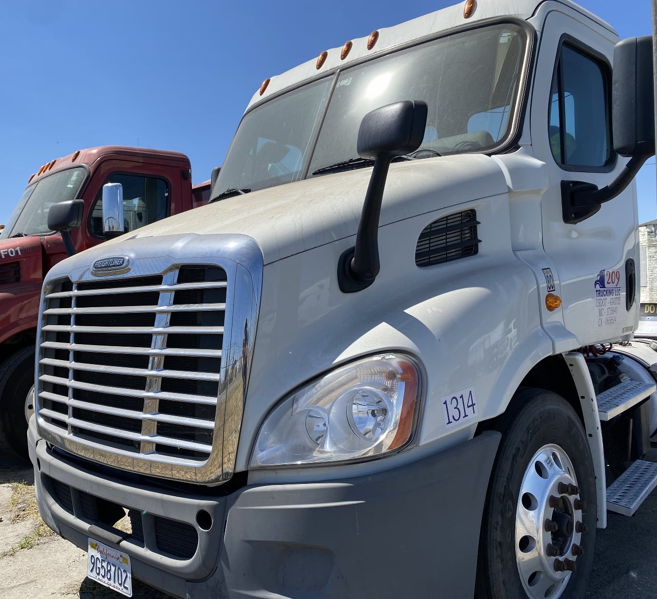 2016 FREIGHTLINER Cascadia Single Axle Daycab #1 2016 FREIGHTLINER Cascadia Single Axle Daycab #1