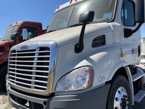 2016 FREIGHTLINER Cascadia Single Axle Daycab #1003 2016 FREIGHTLINER Cascadia Single Axle Daycab #1003