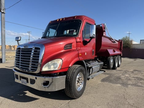 2015 FREIGHTLINER CASCADIA Dump Truck #1004 2015 FREIGHTLINER CASCADIA Dump Truck #1004