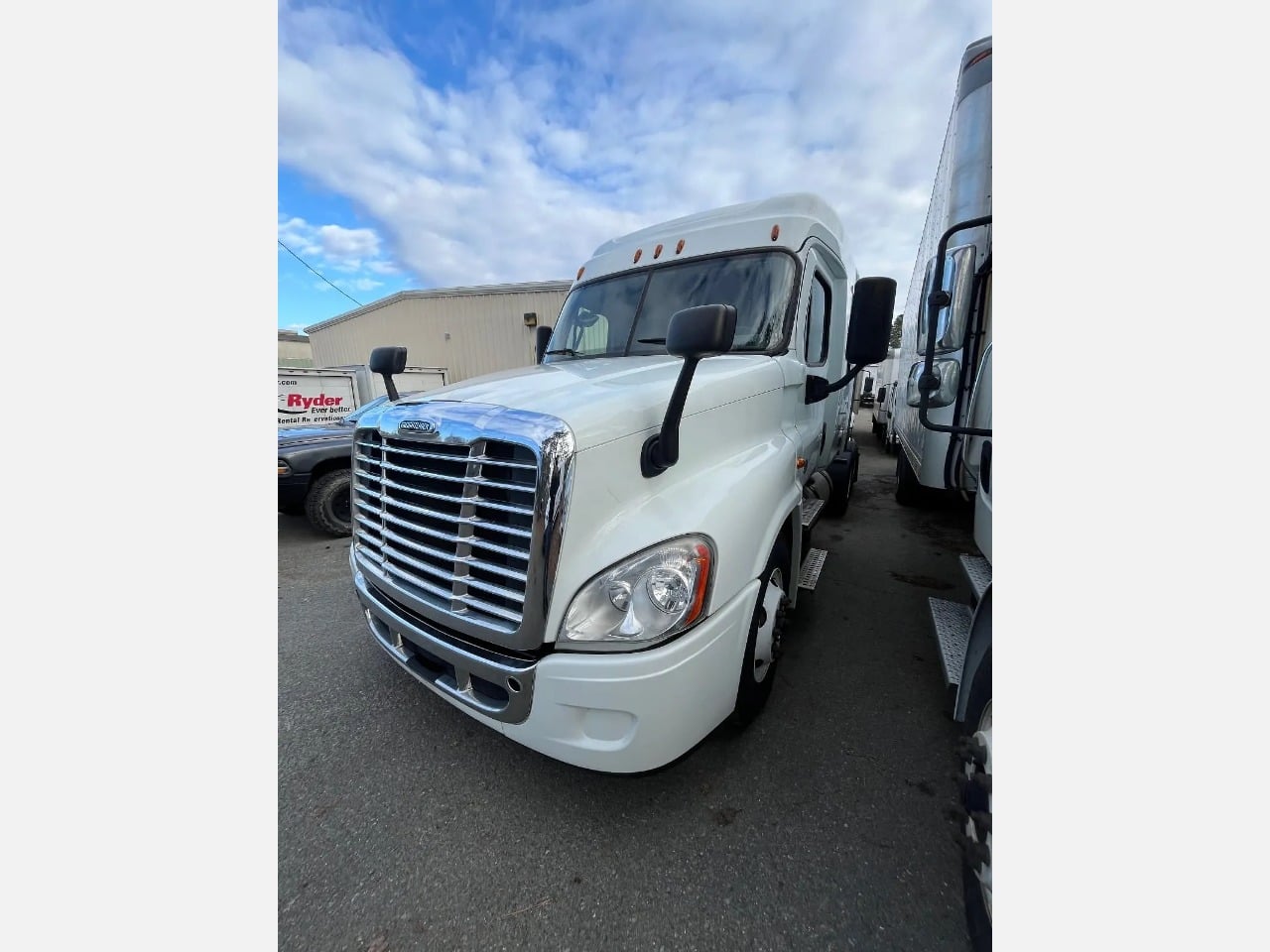 2020 FREIGHTLINER CASCADIA CA125SLP Tandem Axle Sleeper #1 2020 FREIGHTLINER CASCADIA CA125SLP Tandem Axle Sleeper #1