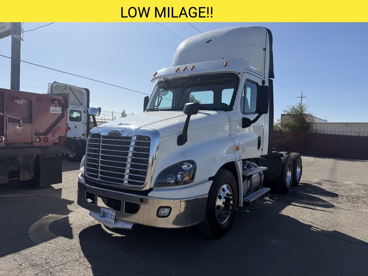 2019 FREIGHTLINER CASCADIA Tandem Axle Daycab #1 2019 FREIGHTLINER CASCADIA Tandem Axle Daycab #1