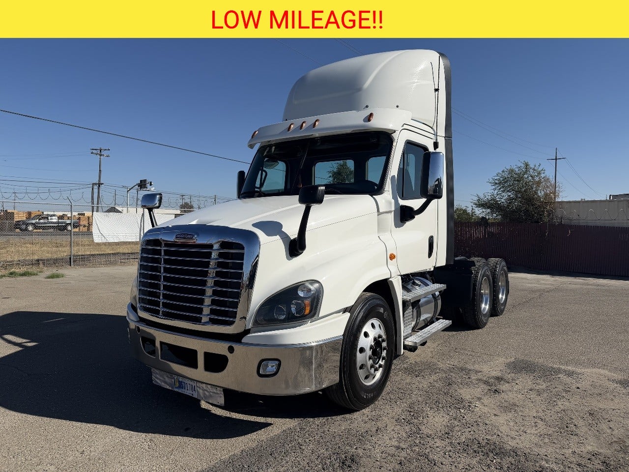 2019 FREIGHTLINER CASCADIA Tandem Axle Daycab #1 2019 FREIGHTLINER CASCADIA Tandem Axle Daycab #1