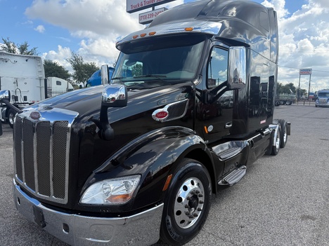 2021 PETERBILT 579 Tandem Axle Sleeper #1301