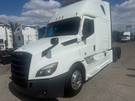 2019 FREIGHTLINER CASCADIA Tandem Axle Sleeper #1327