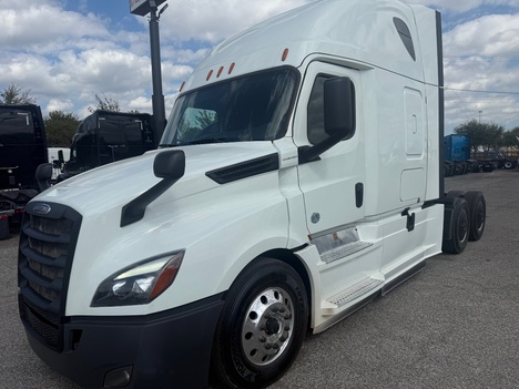 2019 FREIGHTLINER CASCADIA Tandem Axle Sleeper #1328