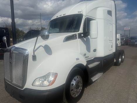 2017 KENWORTH T680 Tandem Axle Sleeper #1329